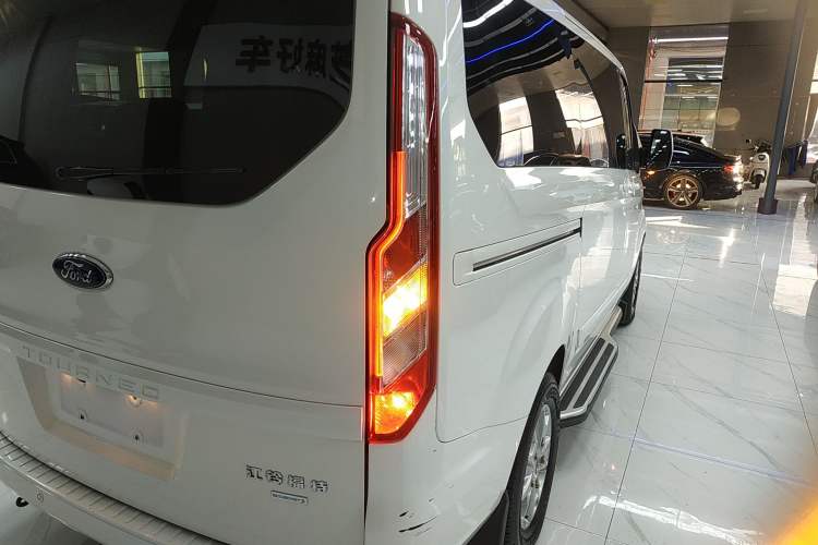 Used Ford Tourneo Custom 2020 2.0T Automatic Elite Edition China VI Standard Right Rear Taillight