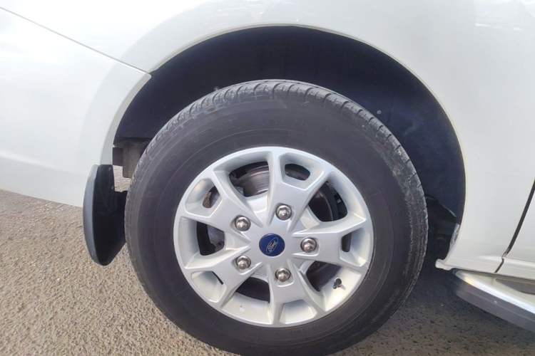 Used Ford Tourneo Custom 2020 2.0T Automatic Elite Edition China VI Standard Right Rear Wheel Hub
