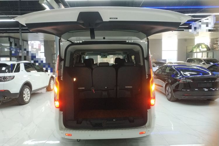 Used Ford Tourneo Custom 2020 2.0T Automatic Elite Edition China VI Standard Trunk
