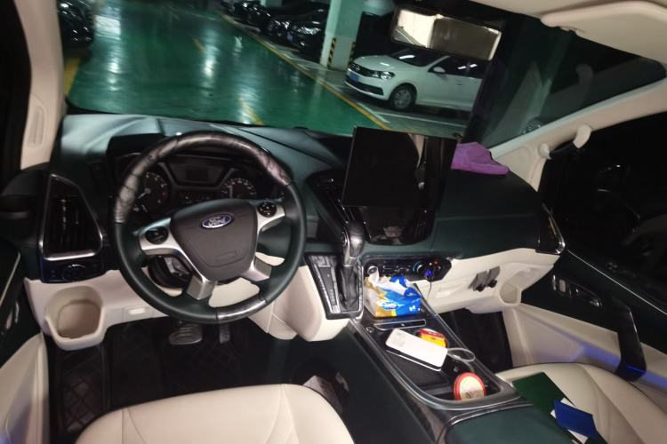 Used Ford Tourneo Custom  Center Console