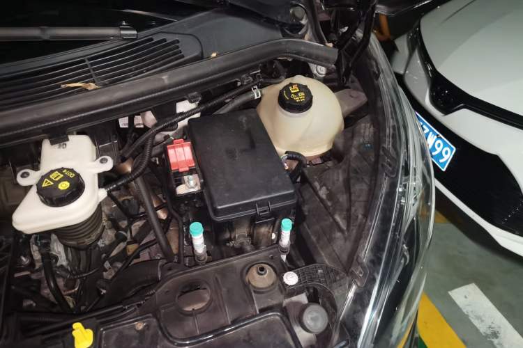 Used Ford Tourneo Custom  Engine Bay Left