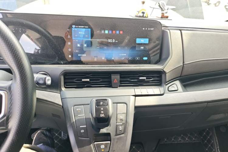 Used Ford Tourneo Custom 2023 2.0T Automatic Prestige Edition Audio And AC Panel