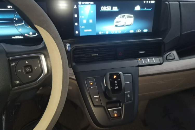 Used Ford Tourneo Custom 2023 2.0T Automatic Comfort Edition Audio And AC Panel