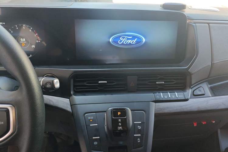 Used Ford Tourneo Custom 2023 2.0T Automatic Prestige Edition Audio And AC Panel
