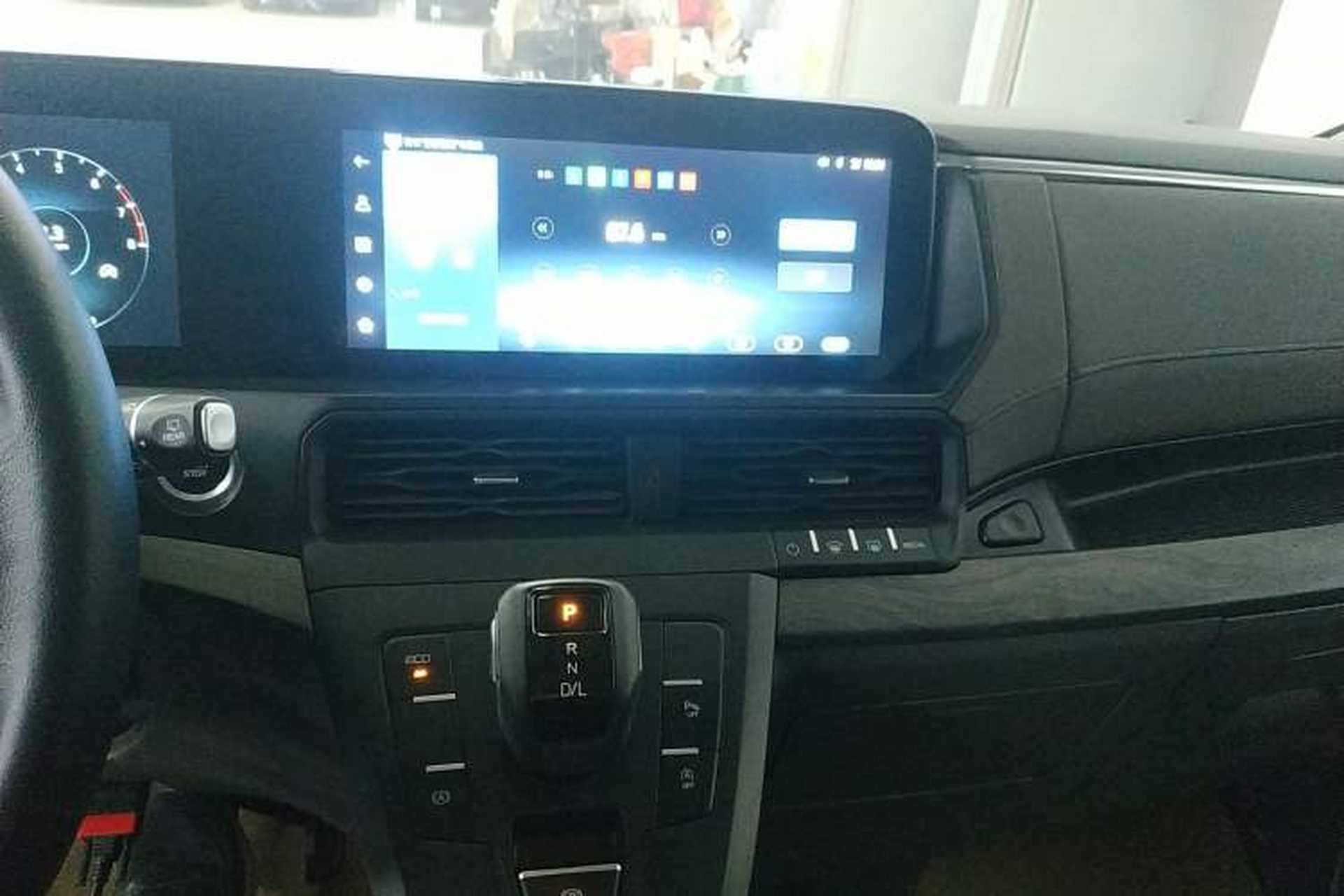 Used Ford Tourneo Custom 2023 2.0T Automatic Prestige Edition Audio And AC Panel