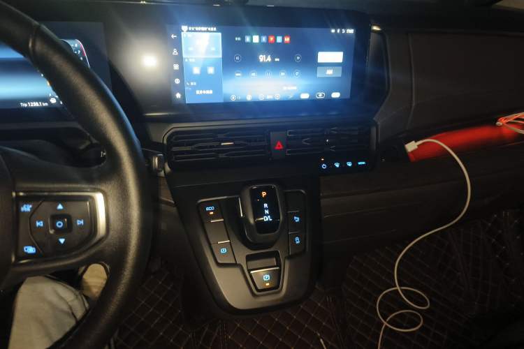 Used Ford Tourneo Custom 2023 2.0T Automatic Prestige Edition Audio And AC Panel