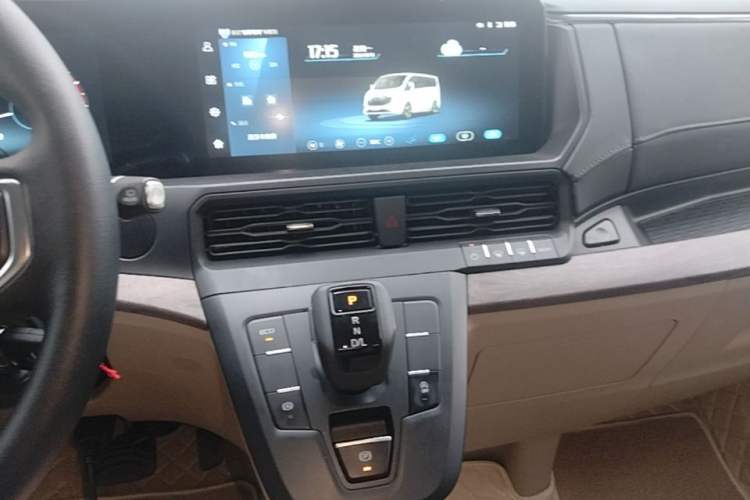 Used Ford Tourneo Custom 2023 2.0T Automatic Comfort Edition Audio And AC Panel