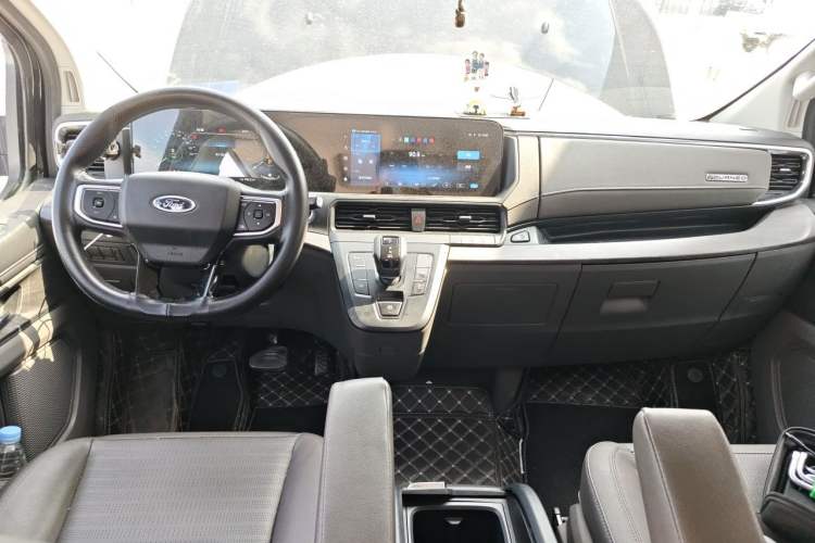 Used Ford Tourneo Custom 2023 2.0T Automatic Prestige Edition Center Console
