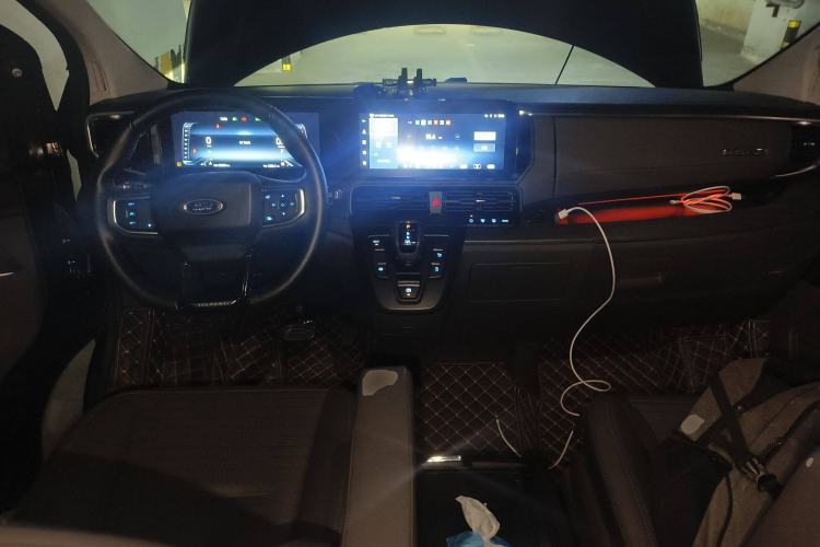 Used Ford Tourneo Custom 2023 2.0T Automatic Prestige Edition Center Console
