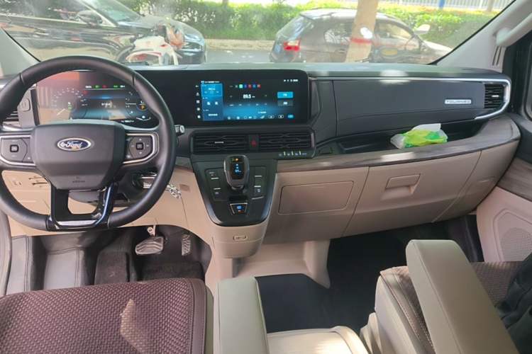 Used Ford Tourneo Custom 2023 2.0T Automatic Comfort Edition Center Console