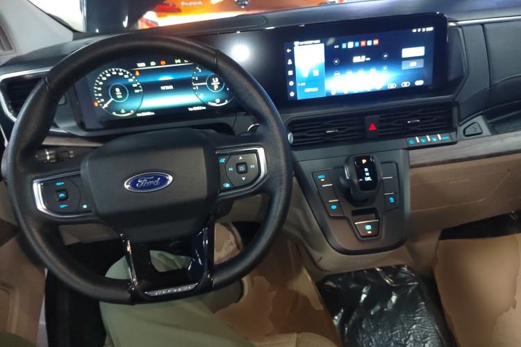 Used Ford Tourneo Custom 2023 2.0T Automatic Comfort Edition Center Console