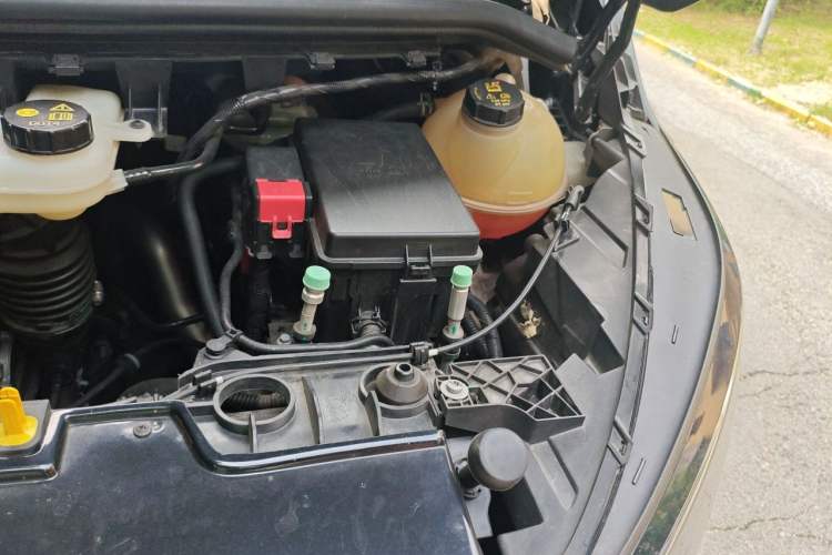 Used Ford Tourneo Custom 2023 2.0T Automatic Comfort Edition Engine Bay Left