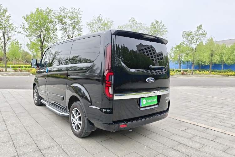 Used Ford Tourneo Custom 2023 2.0T Automatic Comfort Edition Exterior 6