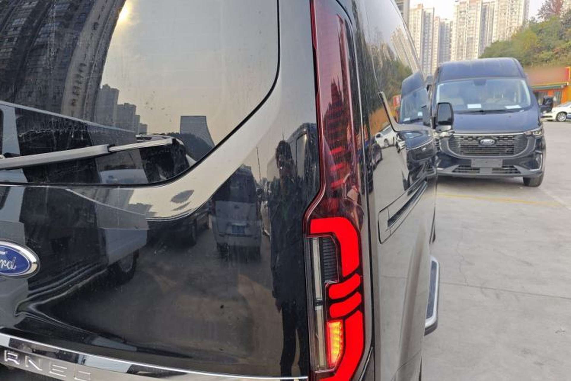 Used Ford Tourneo Custom 2023 2.0T Automatic Comfort Edition Exterior 6