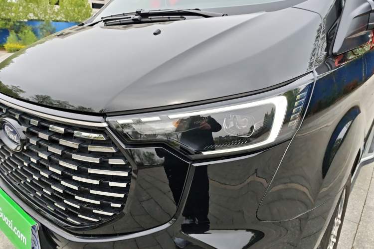Used Ford Tourneo Custom 2023 2.0T Automatic Comfort Edition Exterior 9