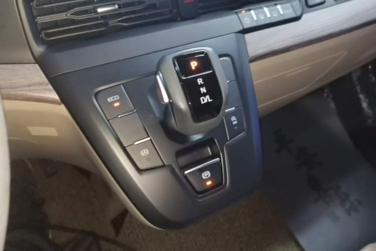Used Ford Tourneo Custom 2023 2.0T Automatic Comfort Edition Gear Lever