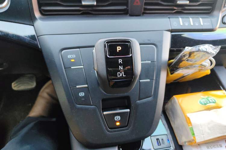 Used Ford Tourneo Custom 2023 2.0T Automatic Comfort Edition Gear Lever