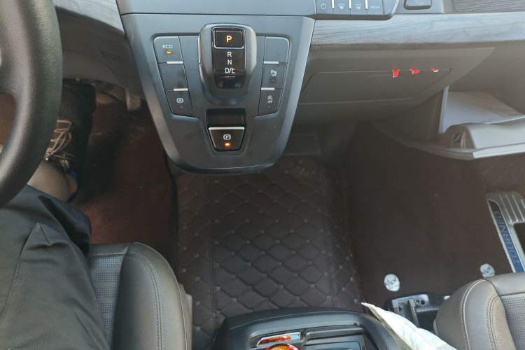 Used Ford Tourneo Custom 2023 2.0T Automatic Prestige Edition Gear Lever