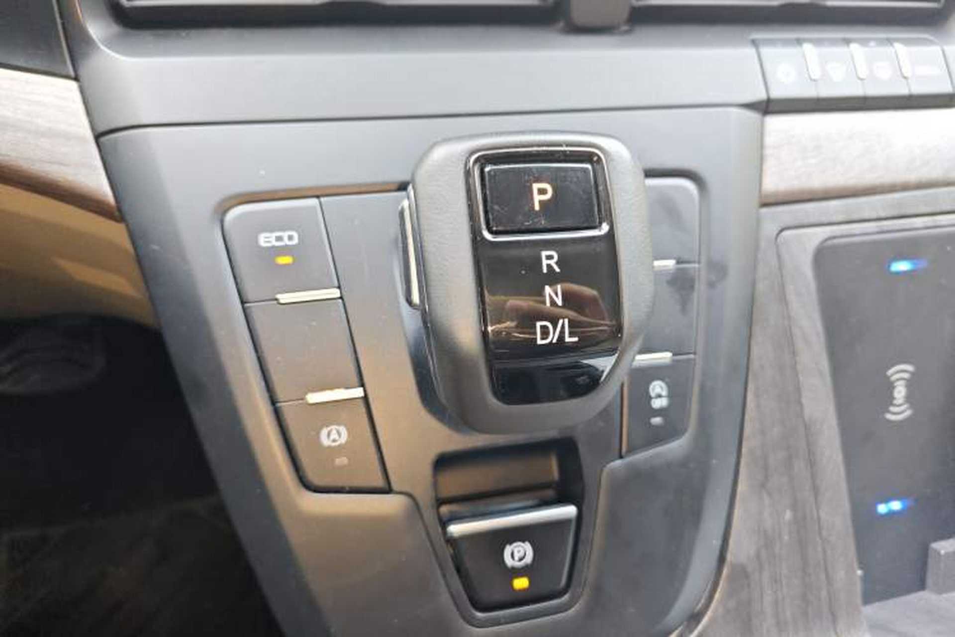 Used Ford Tourneo Custom 2023 2.0T Automatic Comfort Edition Gear Lever