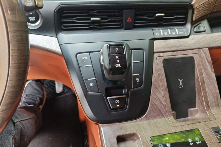 Used Ford Tourneo Custom 2023 2.0T Automatic Comfort Edition Gear Lever