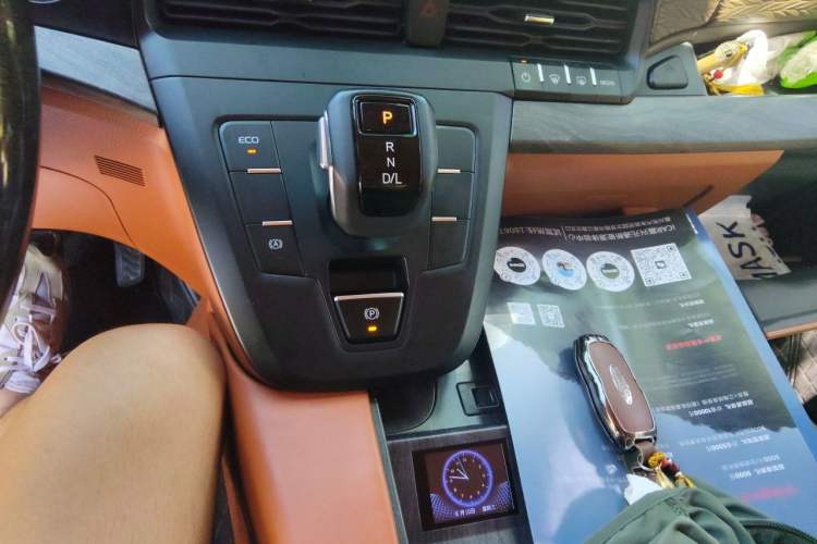 Used Ford Tourneo Custom  Gear Lever