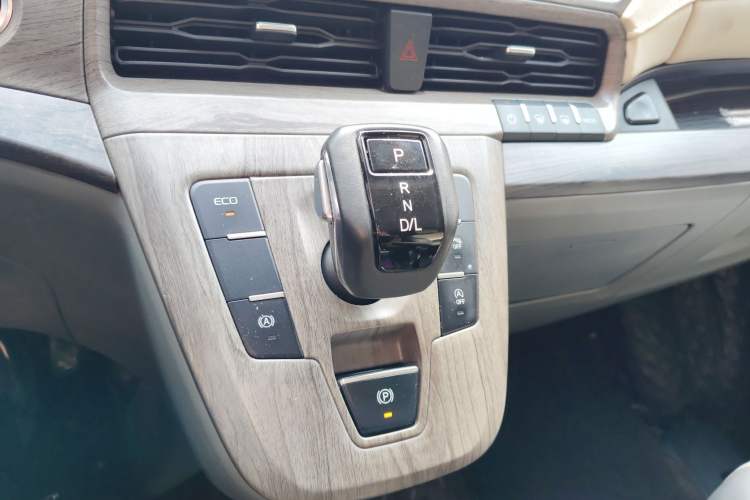 Used Ford Tourneo Custom 2023 2.0T Automatic Prestige Edition Gear Lever