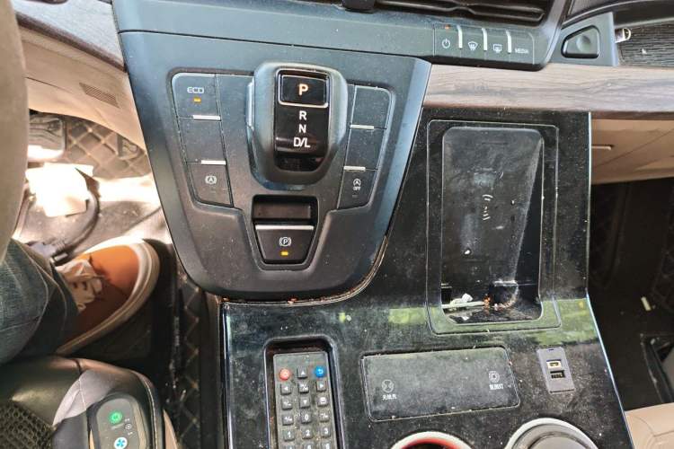 Used Ford Tourneo Custom 2023 2.0T Automatic Comfort Edition Gear Lever