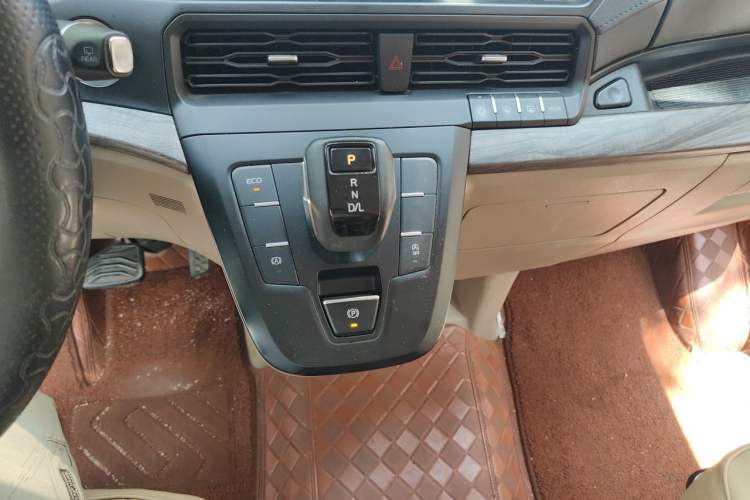 Used Ford Tourneo Custom 2023 2.0T Automatic Comfort Edition Gear Lever