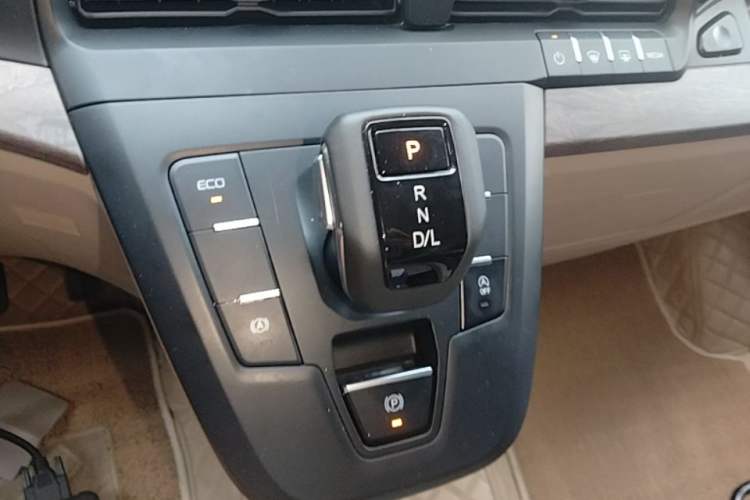 Used Ford Tourneo Custom 2023 2.0T Automatic Comfort Edition Gear Lever