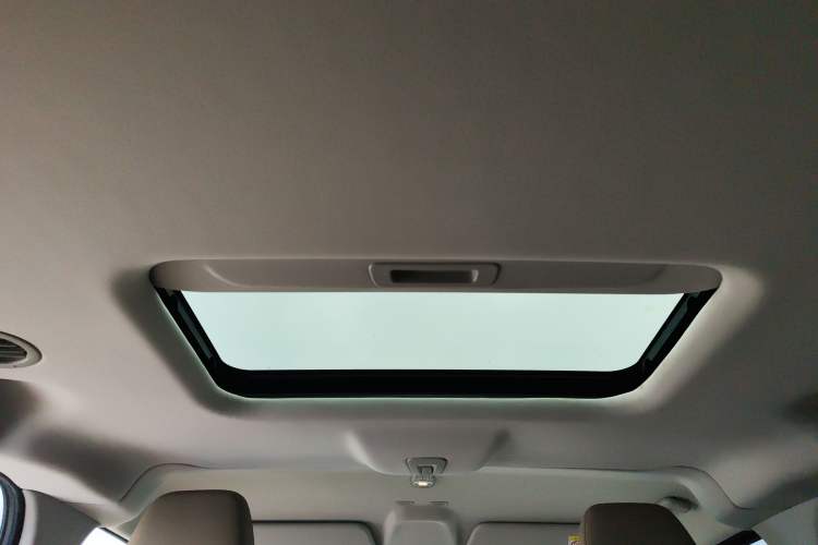 Used Ford Tourneo Custom 2023 2.0T Automatic Comfort Edition Headliner