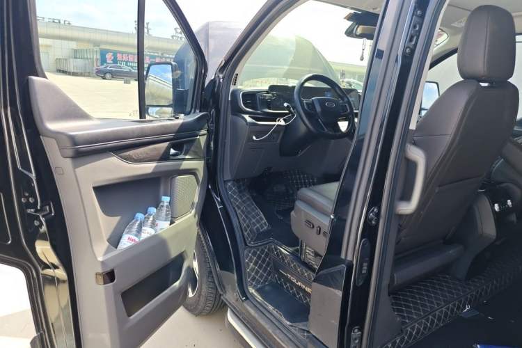 Used Ford Tourneo Custom 2023 2.0T Automatic Prestige Edition Interior 3
