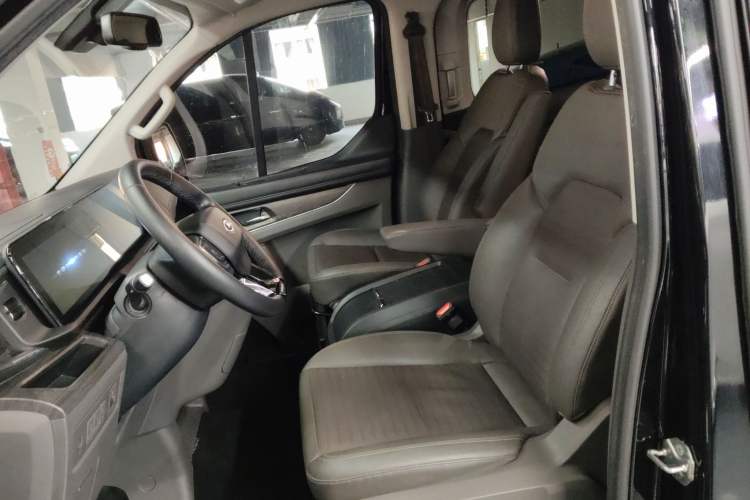Used Ford Tourneo Custom 2023 2.0T Automatic Prestige Edition Left Front Seat