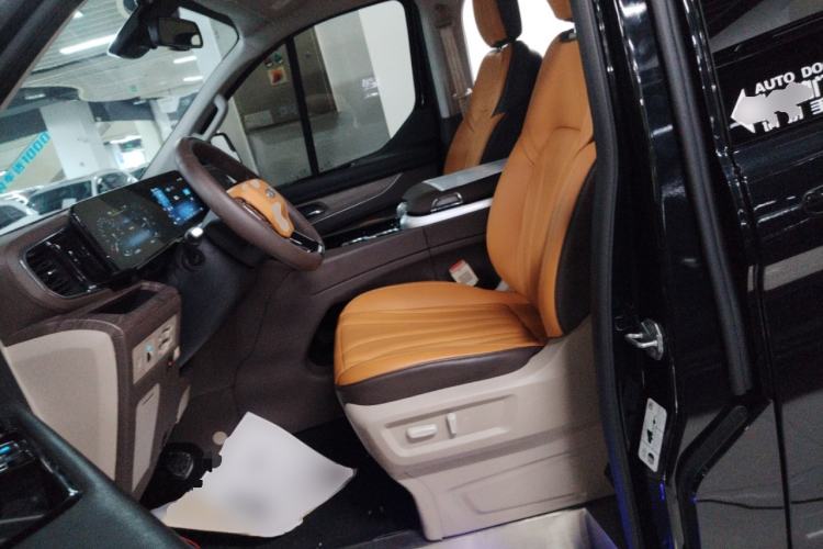 Used Ford Tourneo Custom 2023 2.0T Automatic Comfort Edition Left Front Seat
