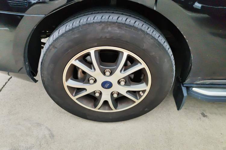 Used Ford Tourneo Custom 2023 2.0T Automatic Comfort Edition Left Front Wheel Hub