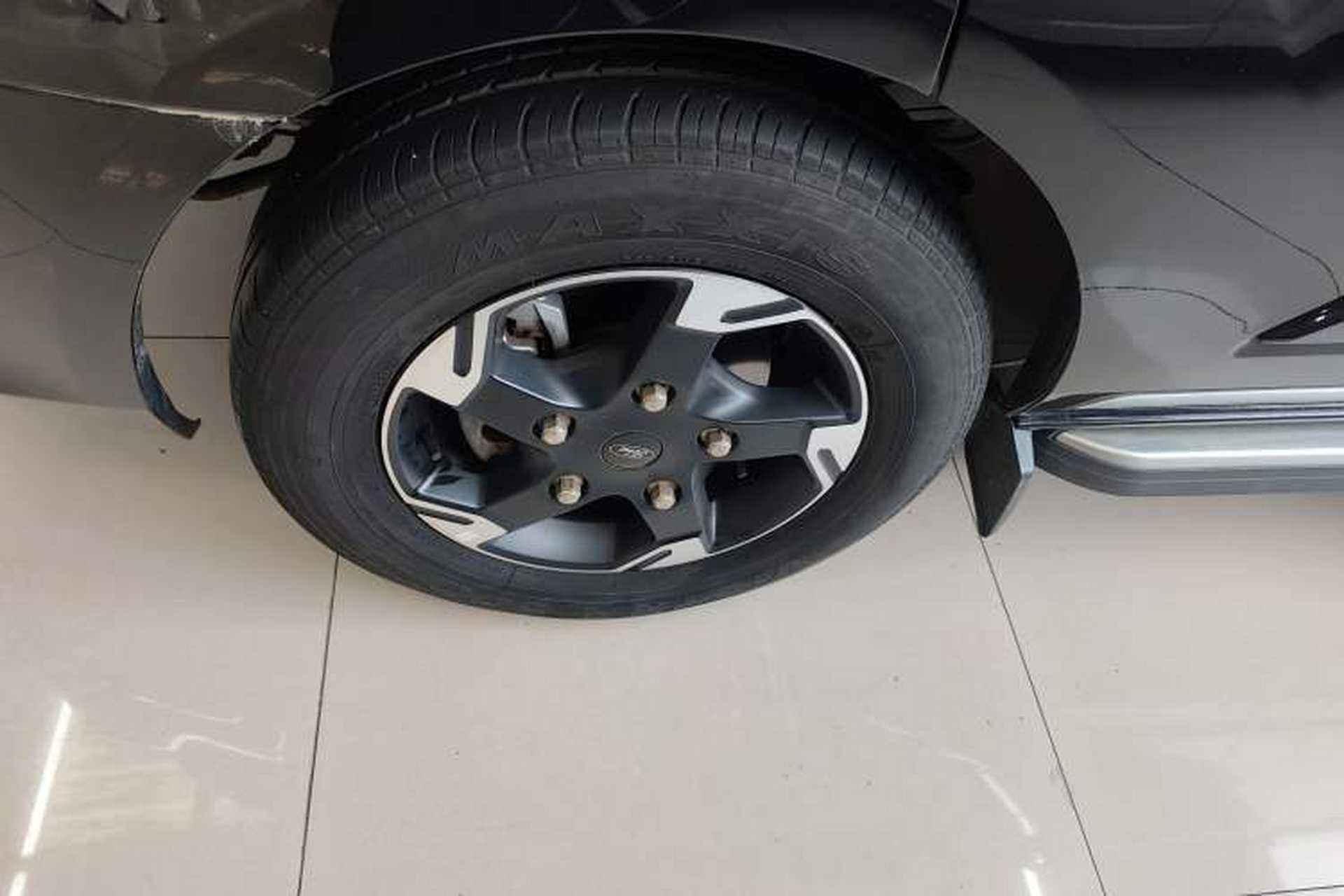 Used Ford Tourneo Custom 2023 2.0T Automatic Prestige Edition Left Front Wheel Hub