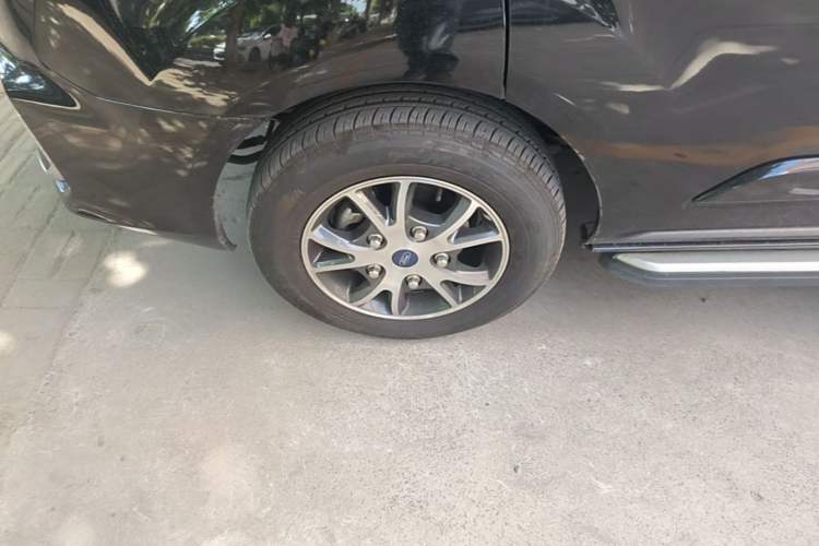 Used Ford Tourneo Custom 2023 2.0T Automatic Comfort Edition Left Front Wheel Hub