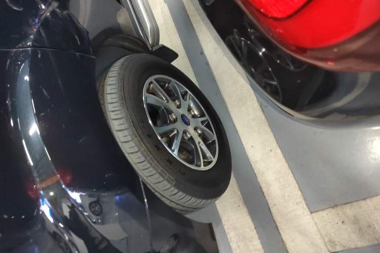 Used Ford Tourneo Custom 2023 2.0T Automatic Comfort Edition Left Front Wheel Hub