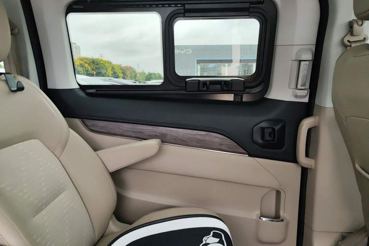 Used Ford Tourneo Custom 2023 2.0T Automatic Comfort Edition Left Rear Door Interior