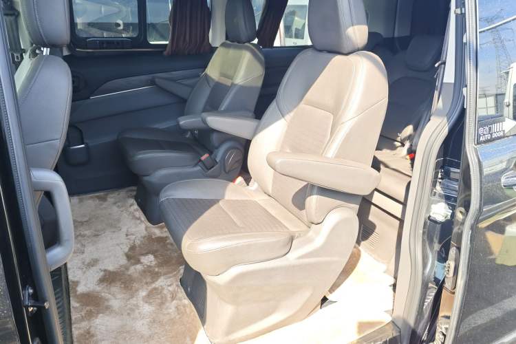 Used Ford Tourneo Custom 2023 2.0T Automatic Prestige Edition Left Rear Seat