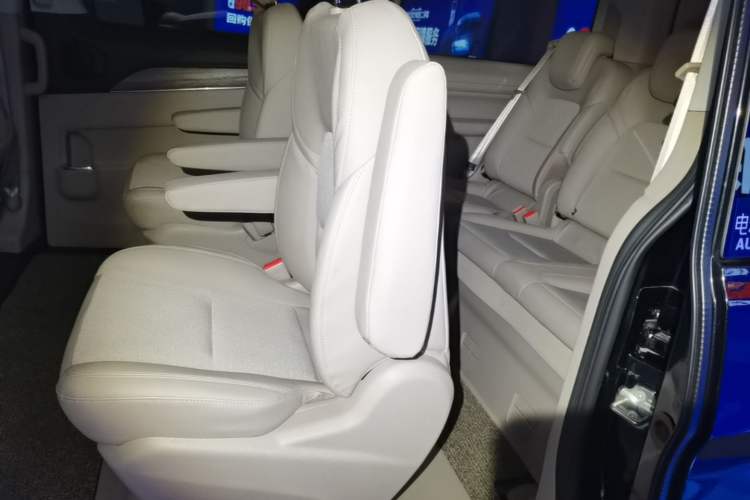Used Ford Tourneo Custom 2023 2.0T Automatic Comfort Edition Left Rear Seat