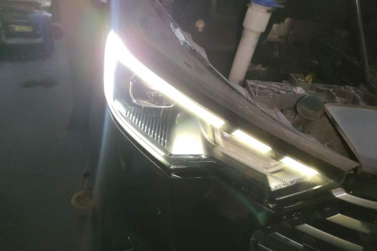 Used Ford Tourneo Custom 2023 2.0T Automatic Comfort Edition Right Front Headlight