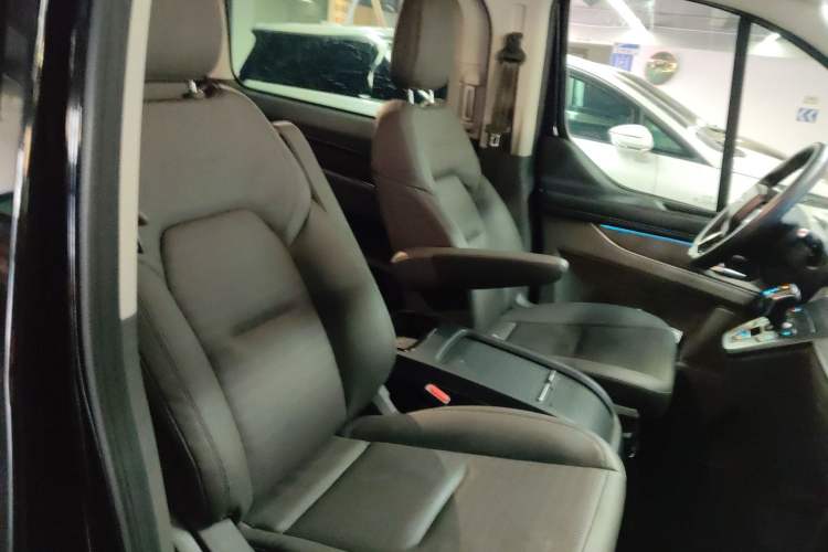Used Ford Tourneo Custom 2023 2.0T Automatic Prestige Edition Right Front Seat