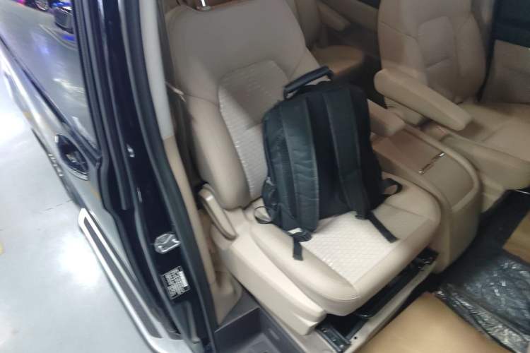 Used Ford Tourneo Custom 2023 2.0T Automatic Comfort Edition Right Front Seat