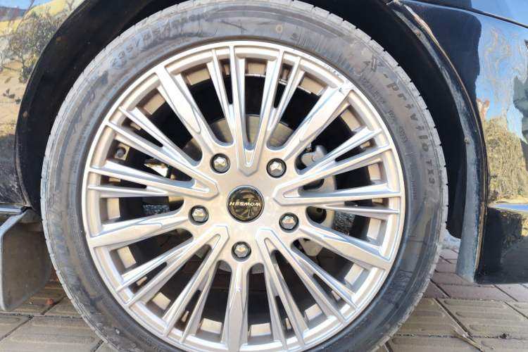 Used Ford Tourneo Custom 2023 2.0T Automatic Comfort Edition Right Front Wheel Hub