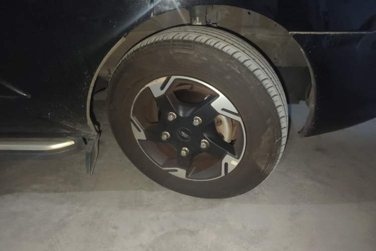 Used Ford Tourneo Custom 2023 2.0T Automatic Prestige Edition Right Front Wheel Hub