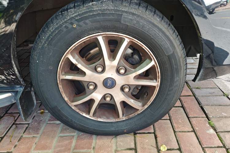 Used Ford Tourneo Custom 2023 2.0T Automatic Comfort Edition Right Front Wheel Hub