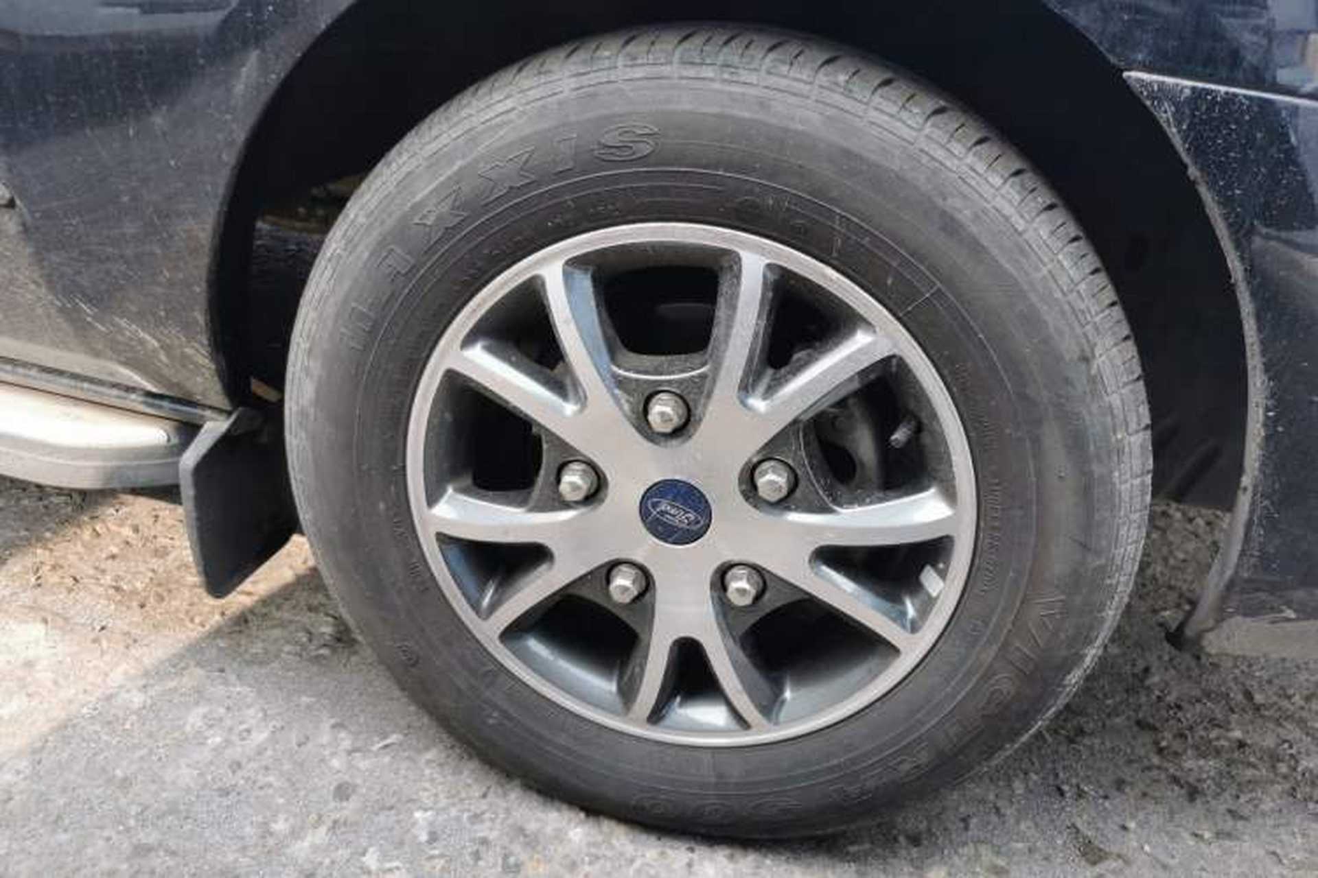 Used Ford Tourneo Custom 2023 2.0T Automatic Comfort Edition Right Front Wheel Hub