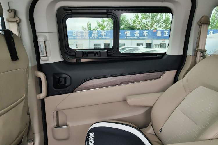 Used Ford Tourneo Custom 2023 2.0T Automatic Comfort Edition Right Rear Door Interior