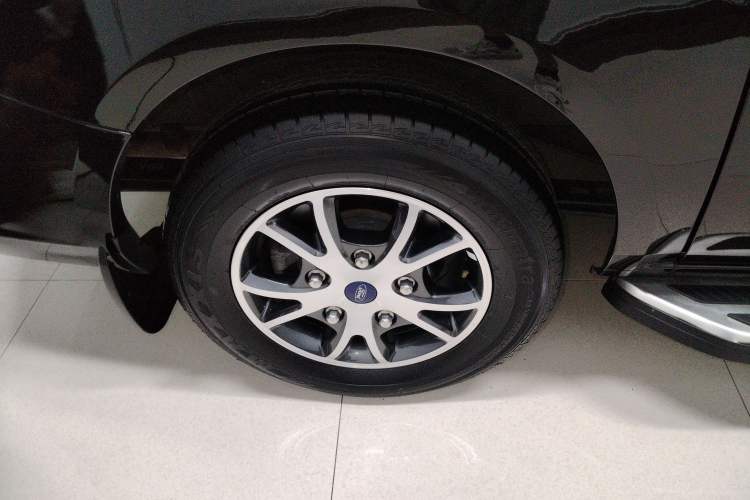 Used Ford Tourneo Custom 2023 2.0T Automatic Comfort Edition Right Rear Wheel Hub