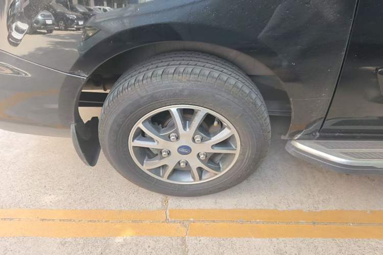 Used Ford Tourneo Custom 2023 2.0T Automatic Comfort Edition Right Rear Wheel Hub